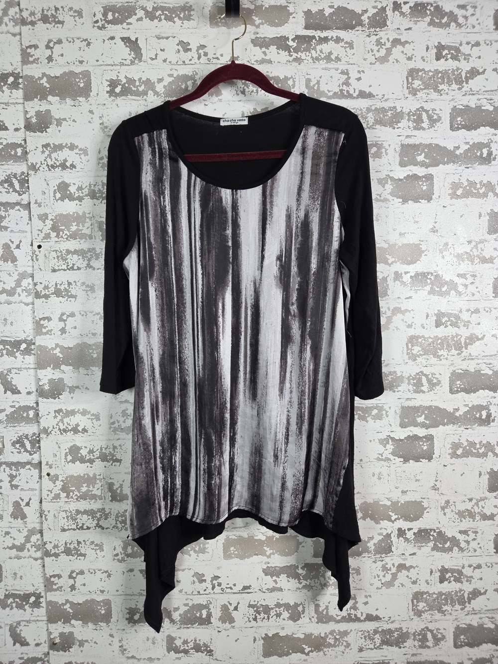 cha cha vente Black & Gray Brushstroke Tunic Top